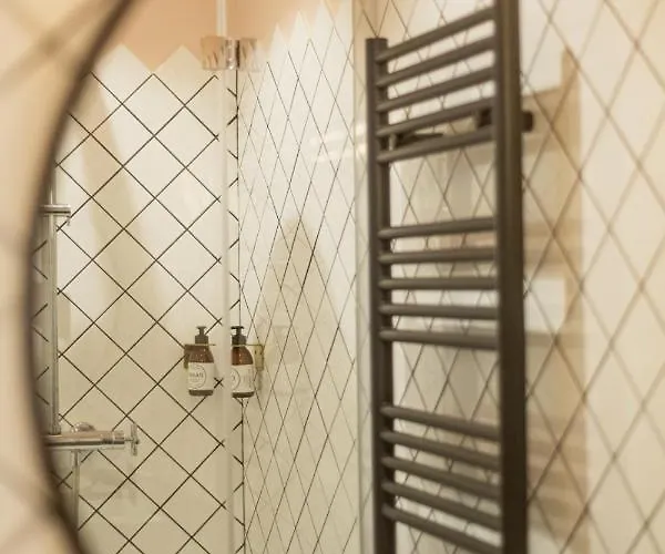 Maison Fernand بيت ضيافة 4*